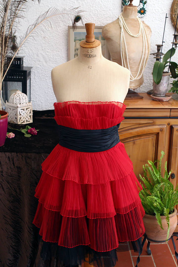 Betsey Johnson York Red & Black Tulle Strapless Cocktail Dress. - Vintage Xaló